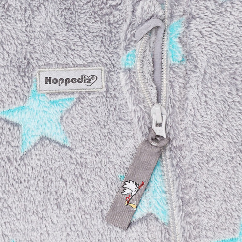 Комбинезон флисовый HOPPEDIZ (размер 68-74, серый с голубыми звёздами)